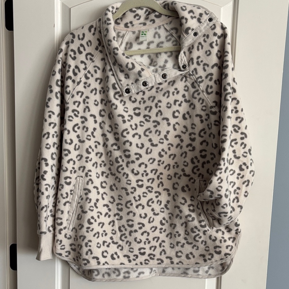Gray Leopard Print Fleece Pullover